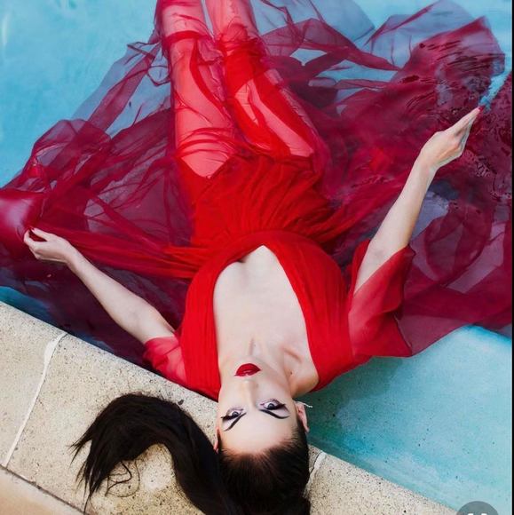 Meet your Posher, Amy - Picture 1 of 1